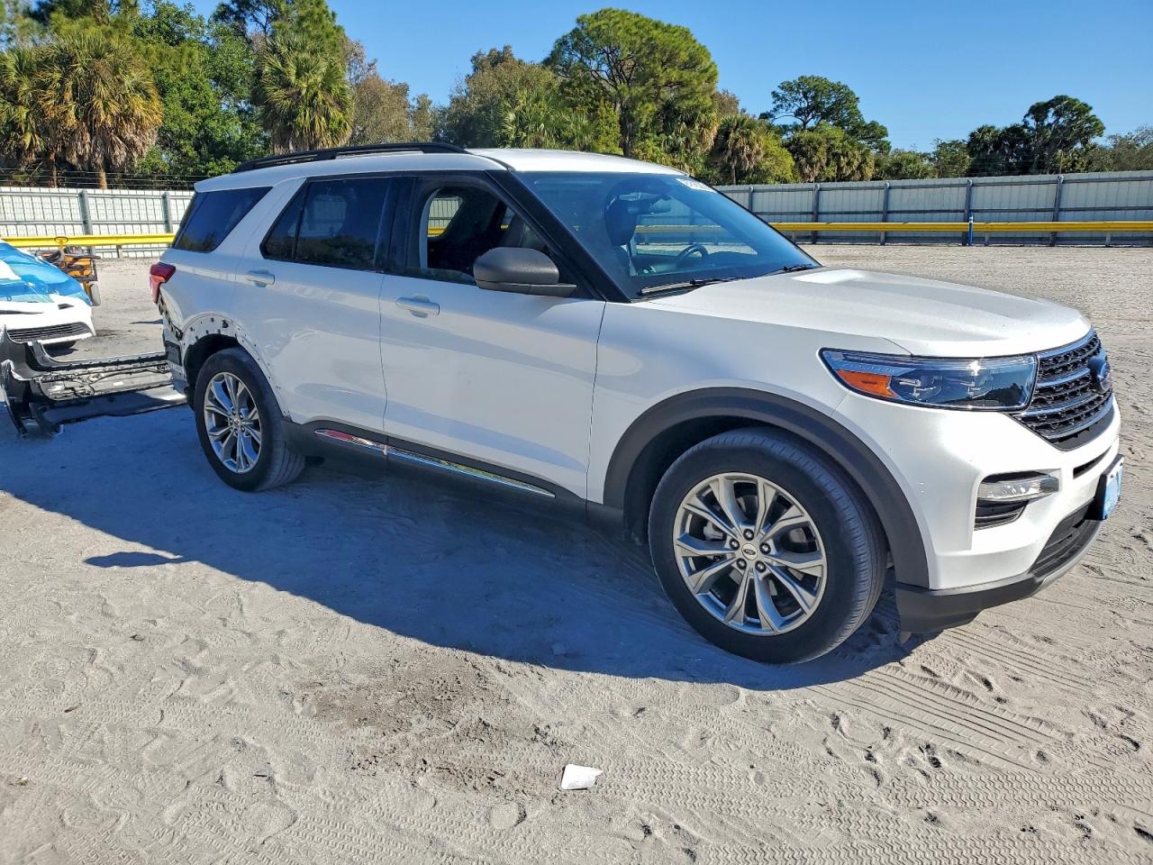 2021 FORD EXPLORER XLT photo 4