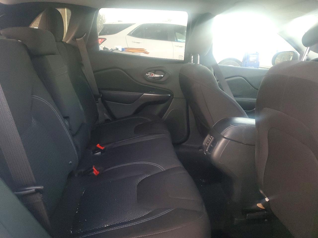 2019 JEEP CHEROKEE LATITUDE photo 11