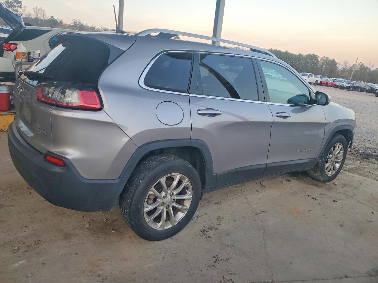 2019 JEEP CHEROKEE LATITUDE photo 3
