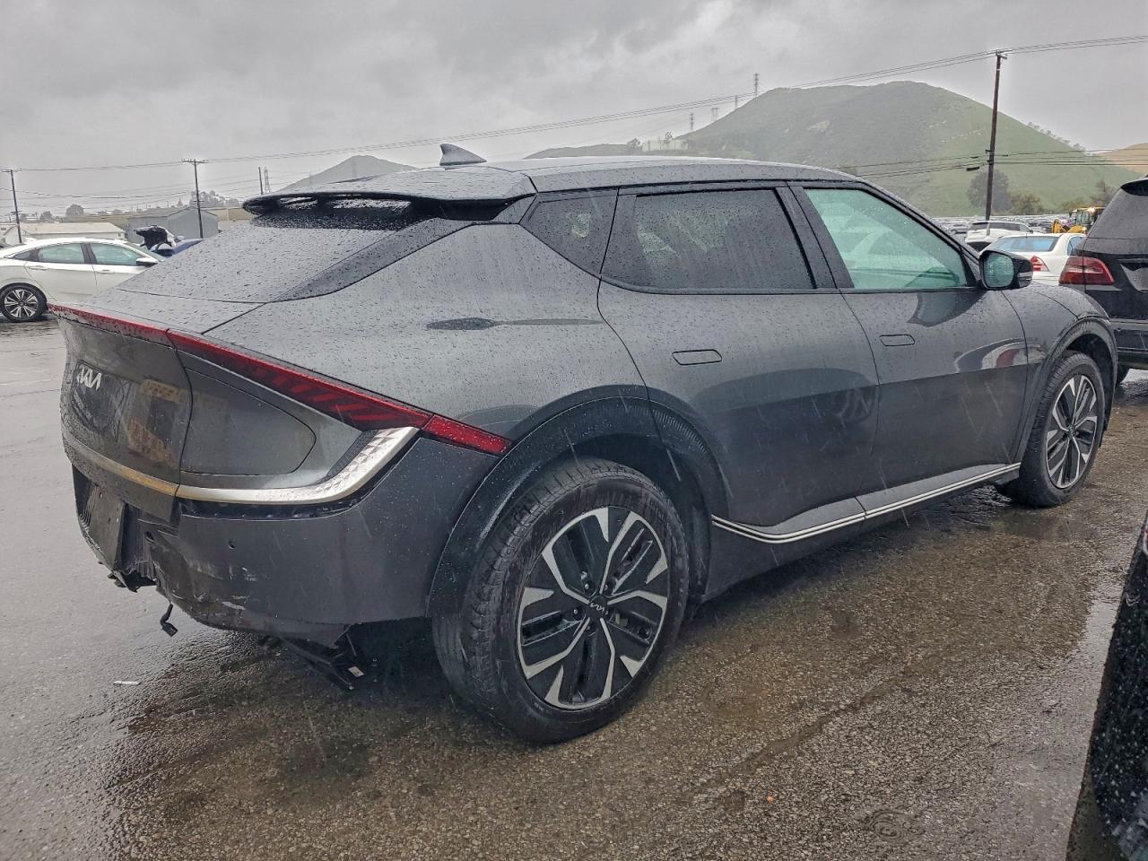 2023 KIA EV6 LIGHT photo 3