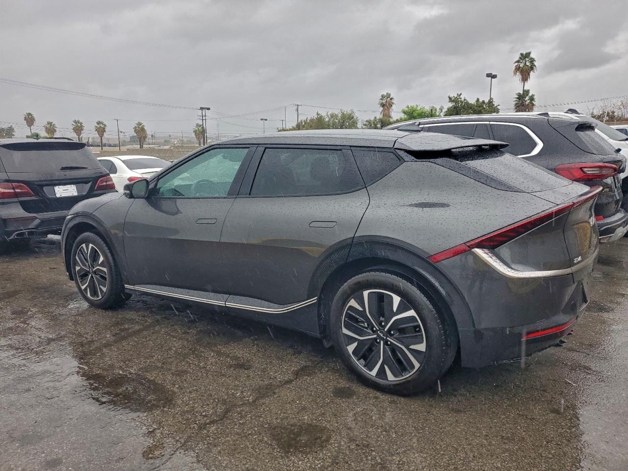 2023 KIA EV6 LIGHT photo 2