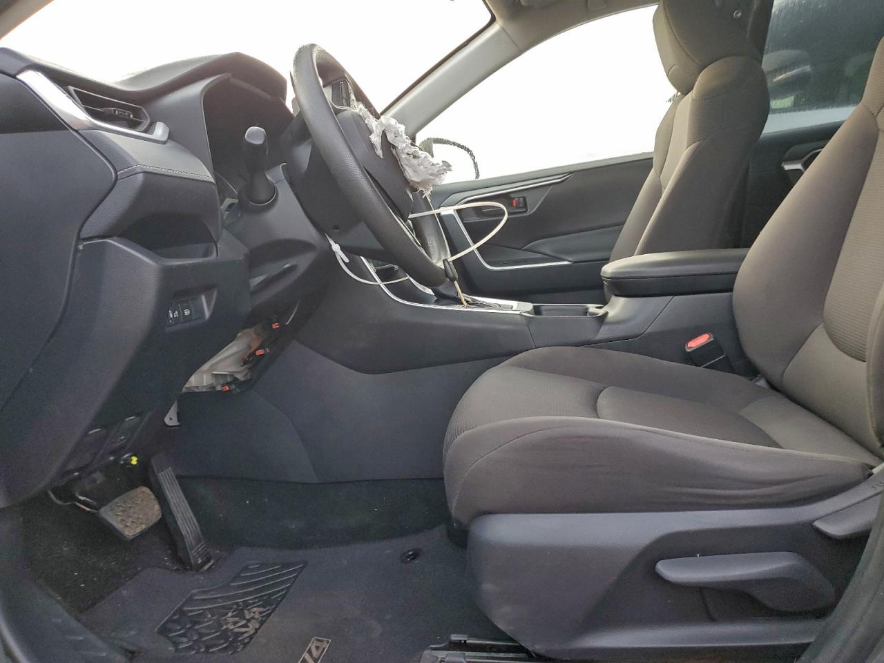 2019 TOYOTA RAV4 LE photo 7