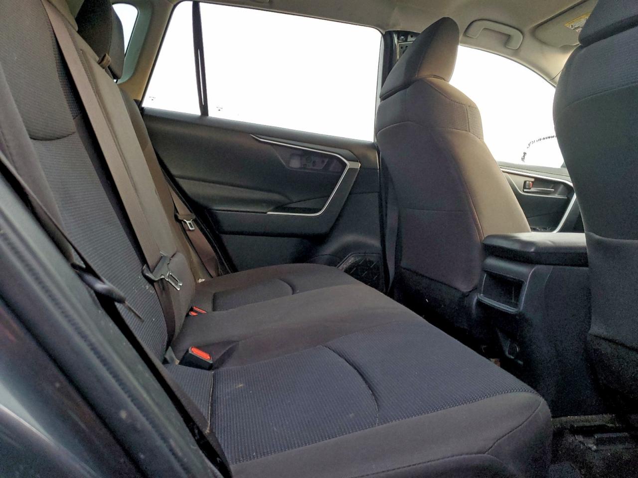 2019 TOYOTA RAV4 LE photo 11
