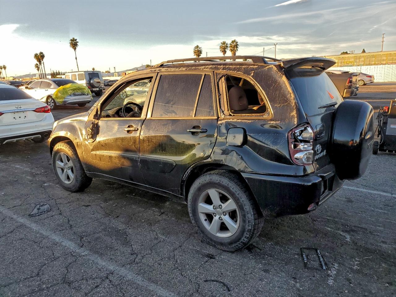 2005 TOYOTA RAV4 photo 2