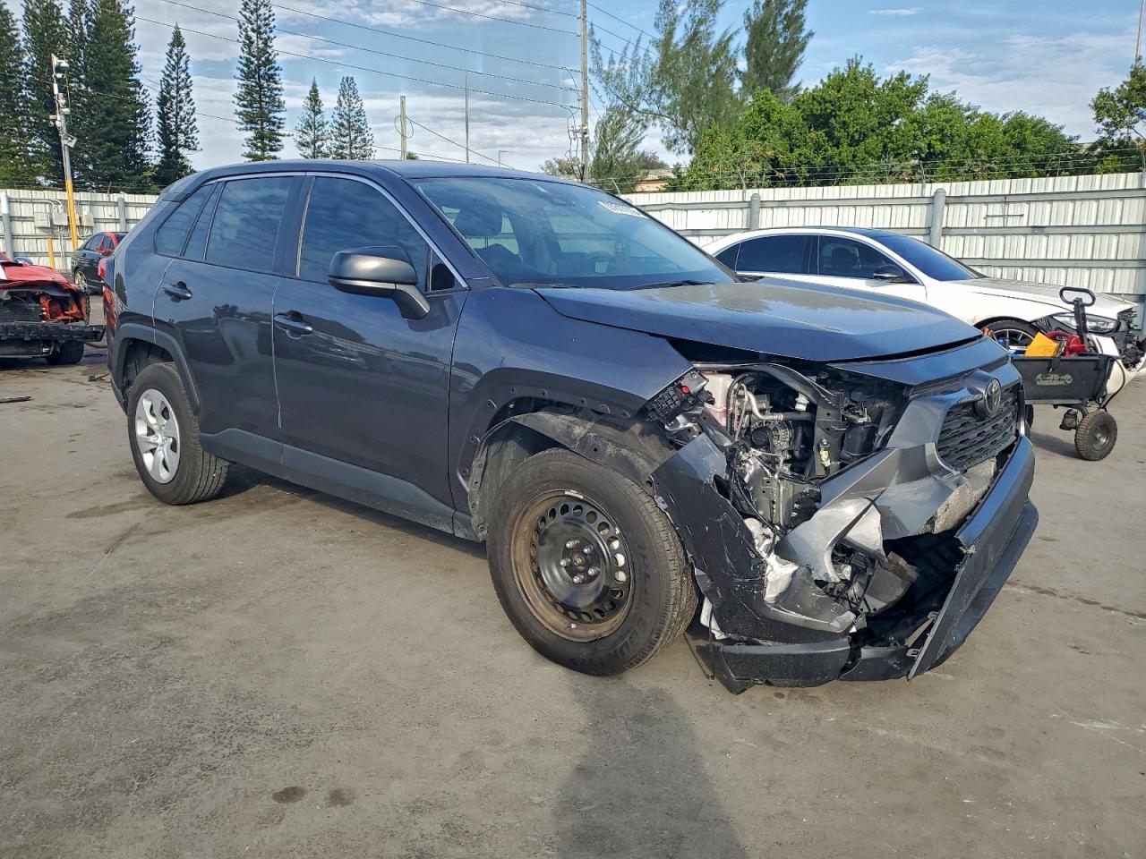 2024 TOYOTA RAV4 LE photo 4