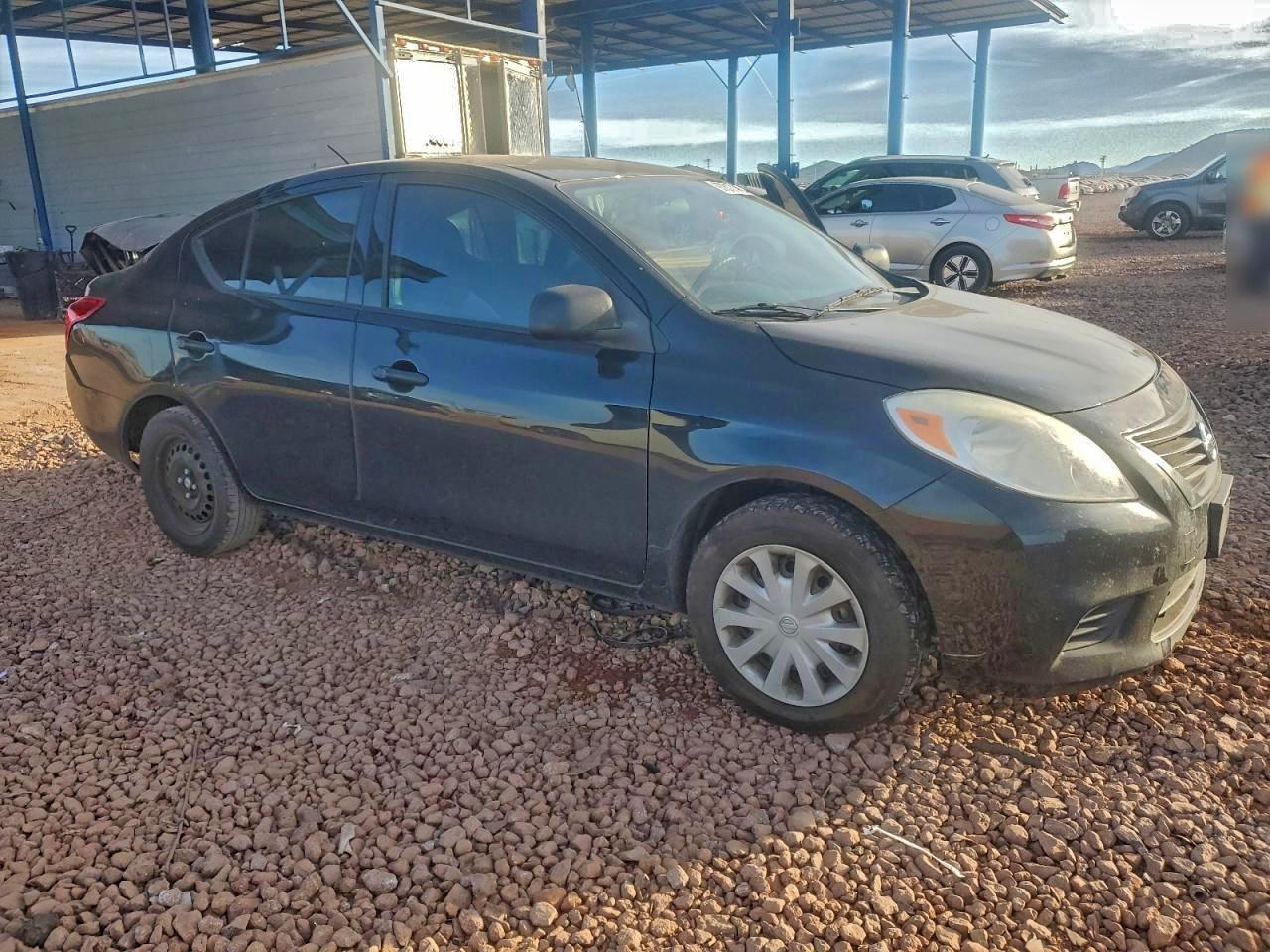 2014 NISSAN VERSA S photo 4