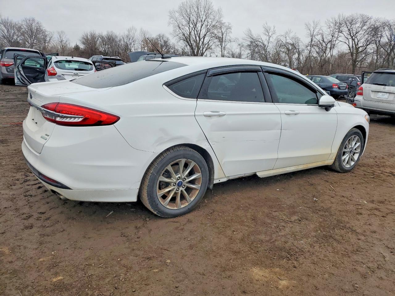 2017 FORD FUSION SE photo 3