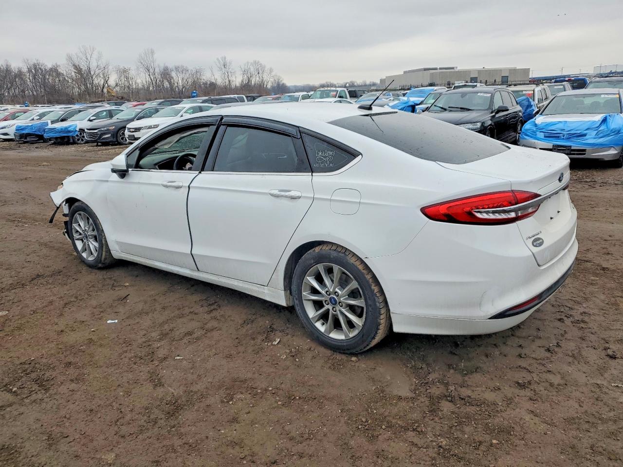 2017 FORD FUSION SE photo 2