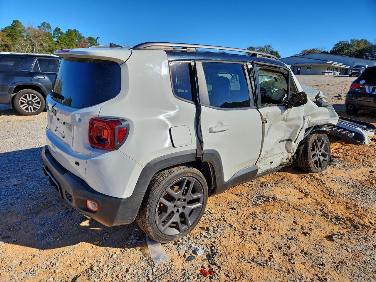 2019 JEEP RENEGADE LATITUDE photo 3