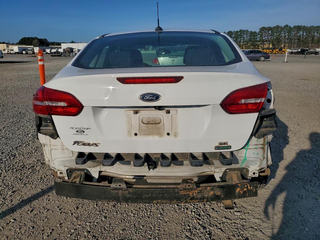 2017 FORD FOCUS SE photo 6