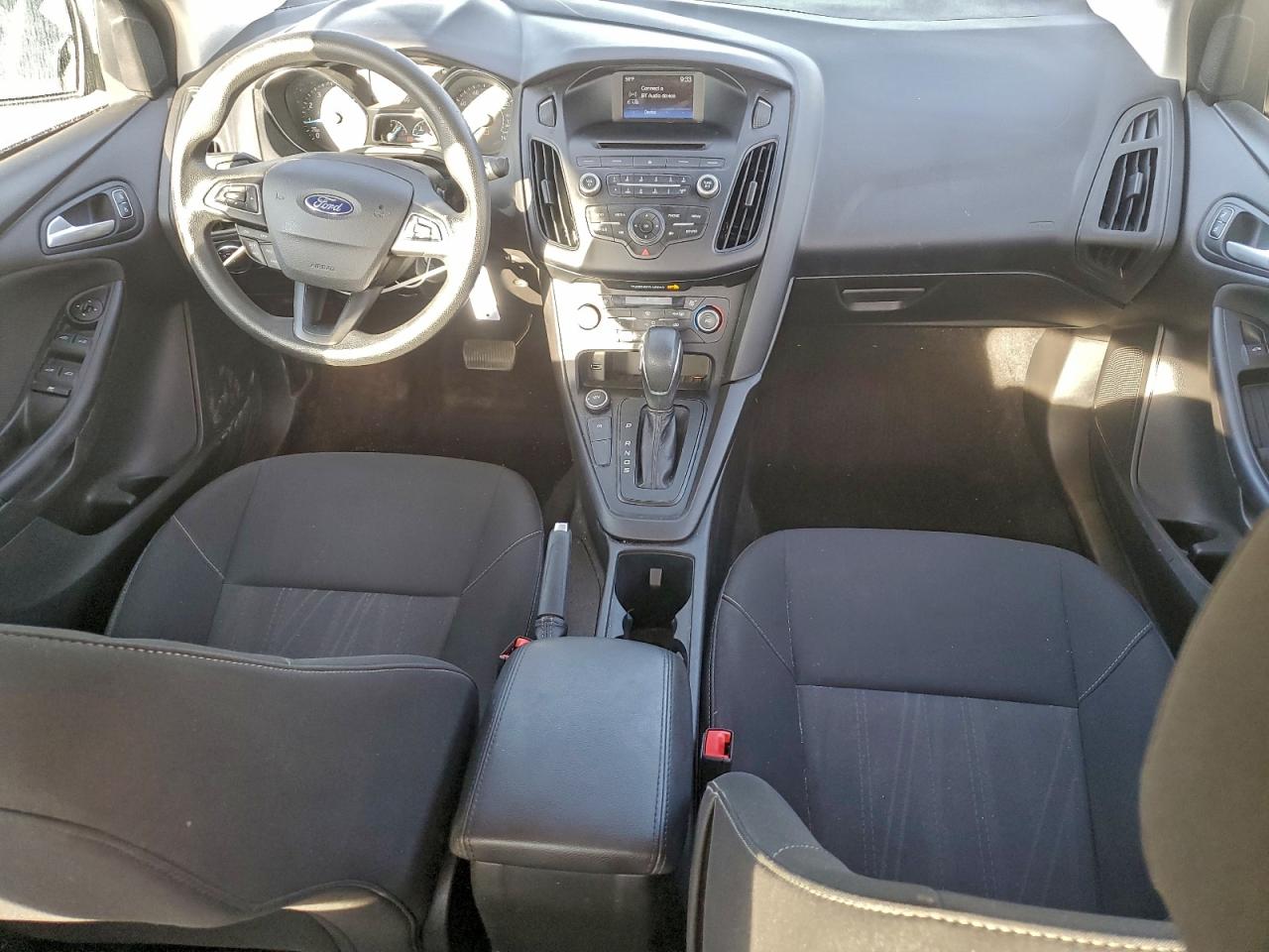 2017 FORD FOCUS SE photo 8