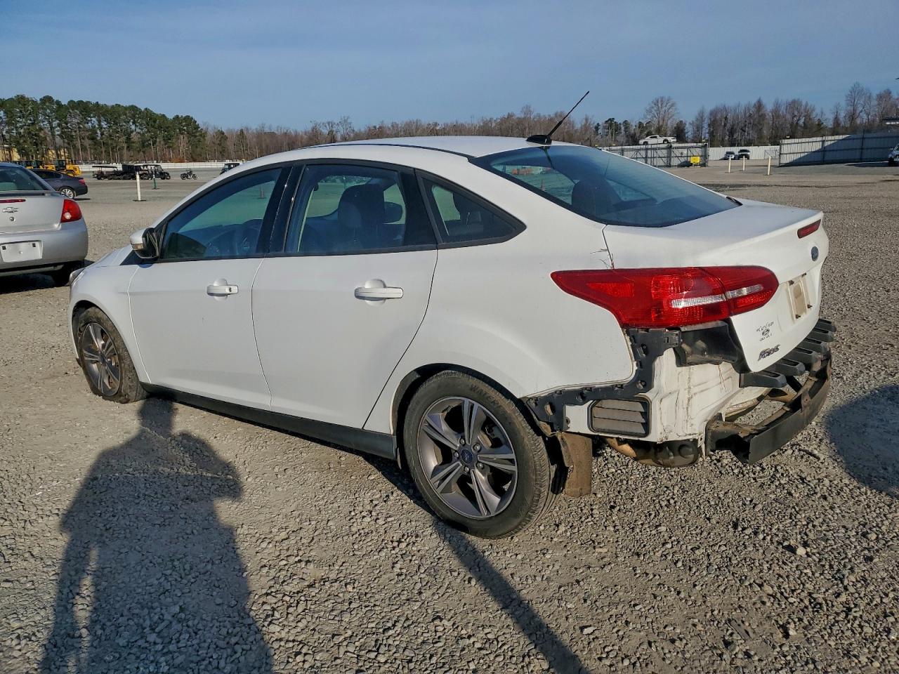 2017 FORD FOCUS SE photo 2