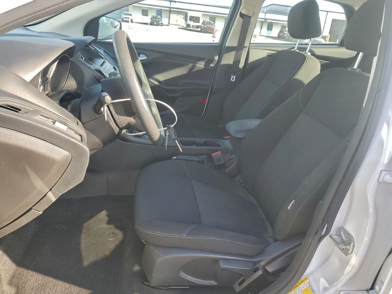 2017 FORD FOCUS SE photo 7