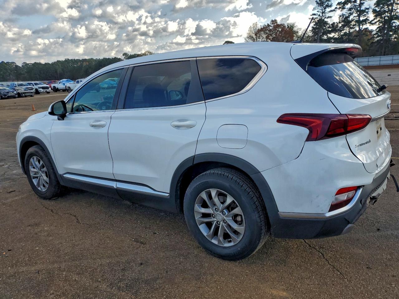 2019 HYUNDAI SANTA FE SE photo 2