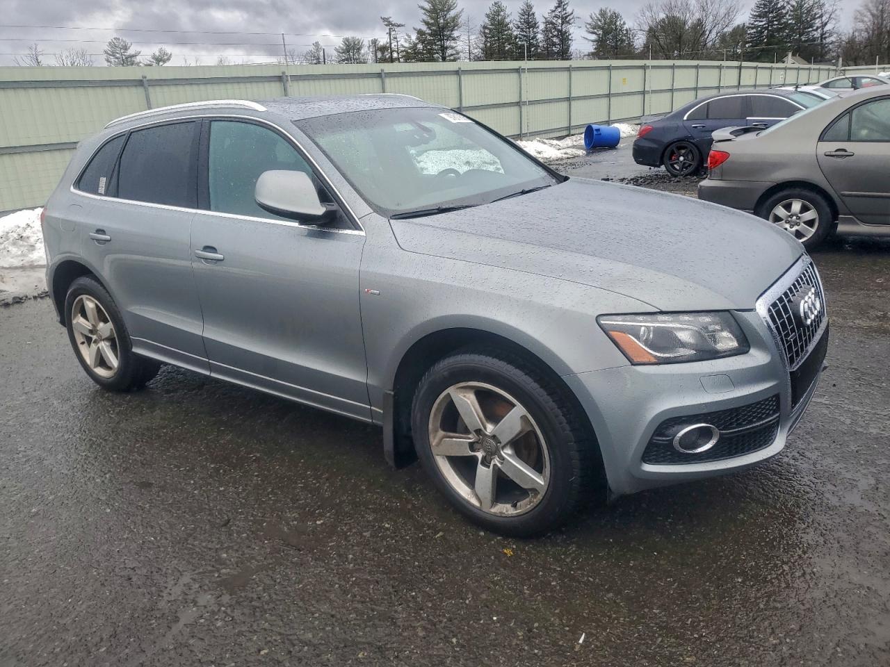 2011 AUDI Q5 PREMIUM PLUS photo 4
