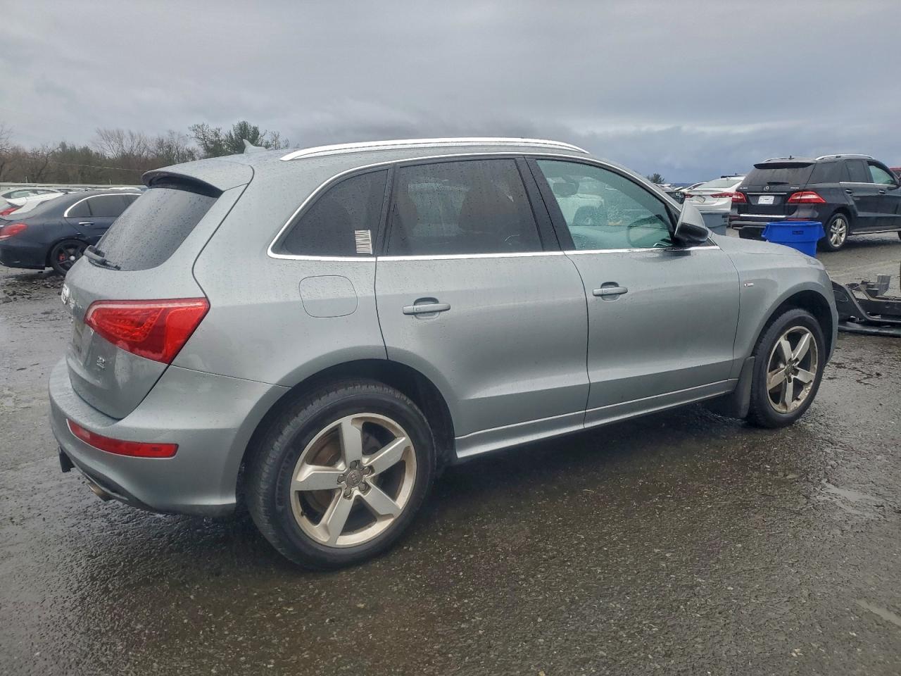 2011 AUDI Q5 PREMIUM PLUS photo 3