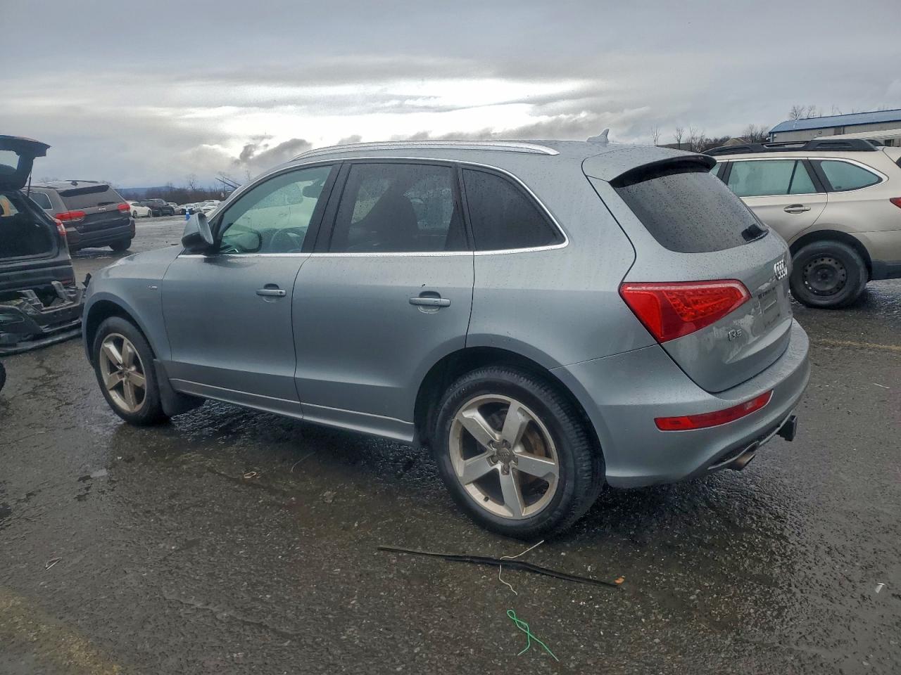 2011 AUDI Q5 PREMIUM PLUS photo 2