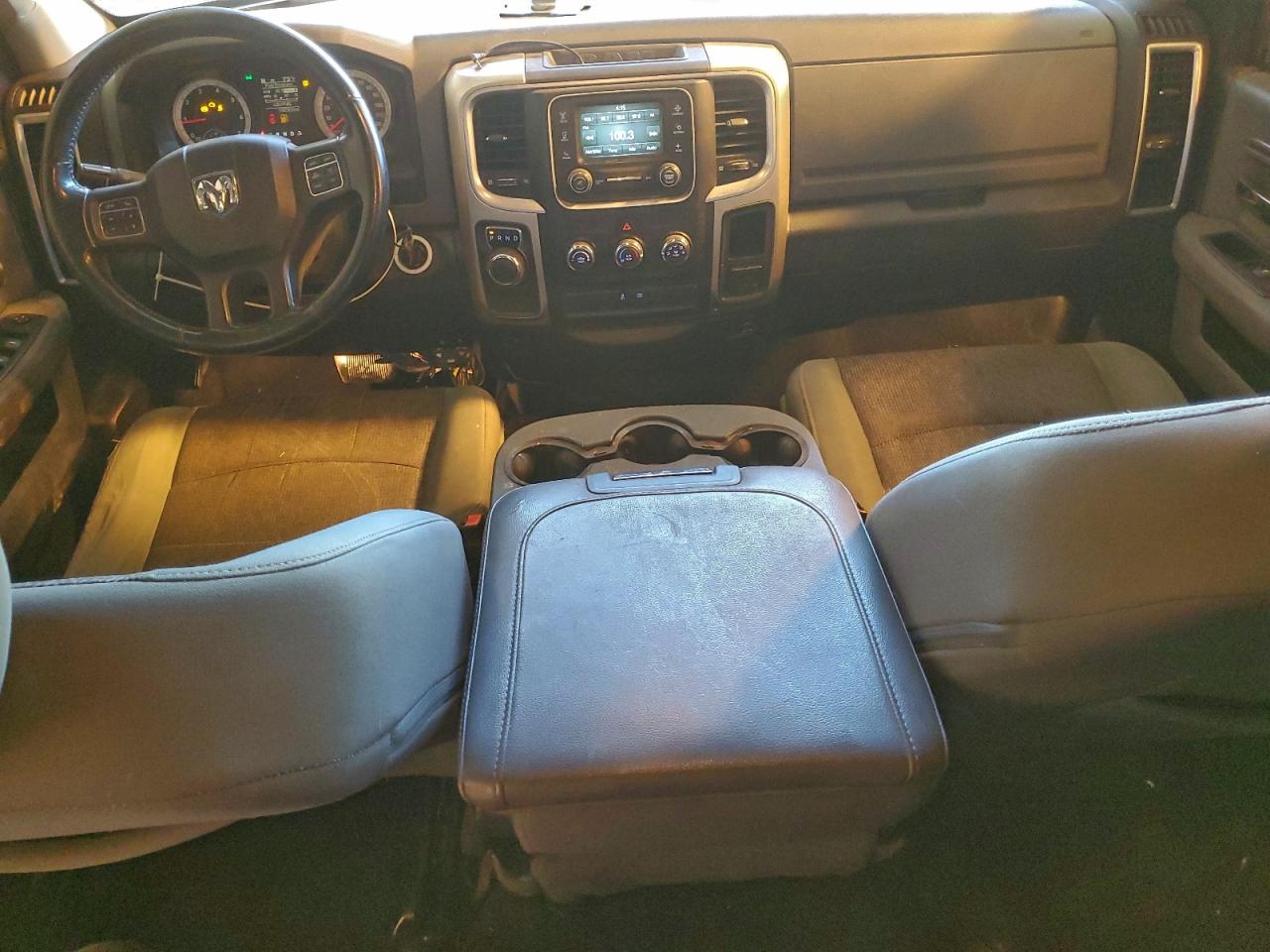 2015 RAM 1500 SLT photo 8