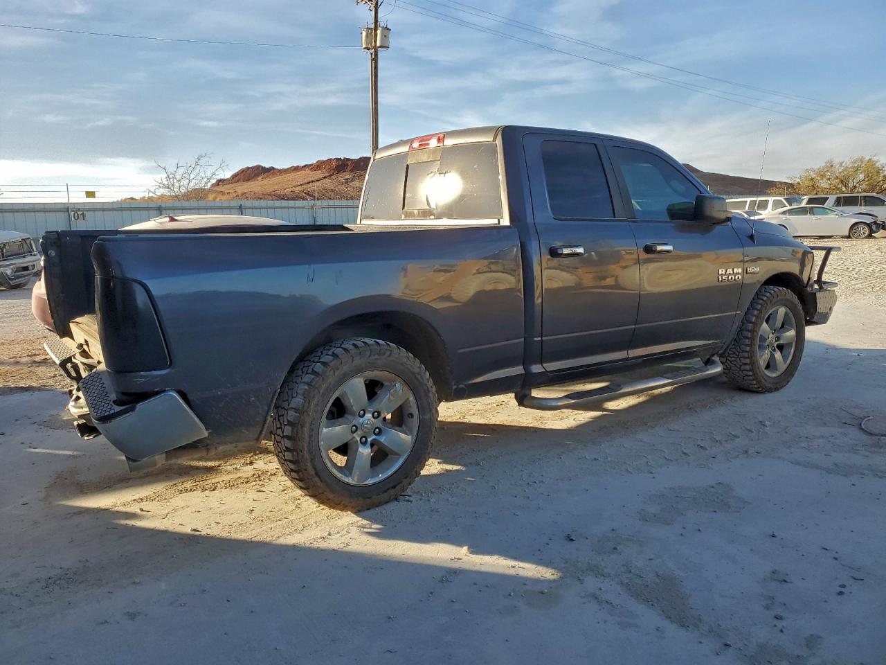 2015 RAM 1500 SLT photo 3