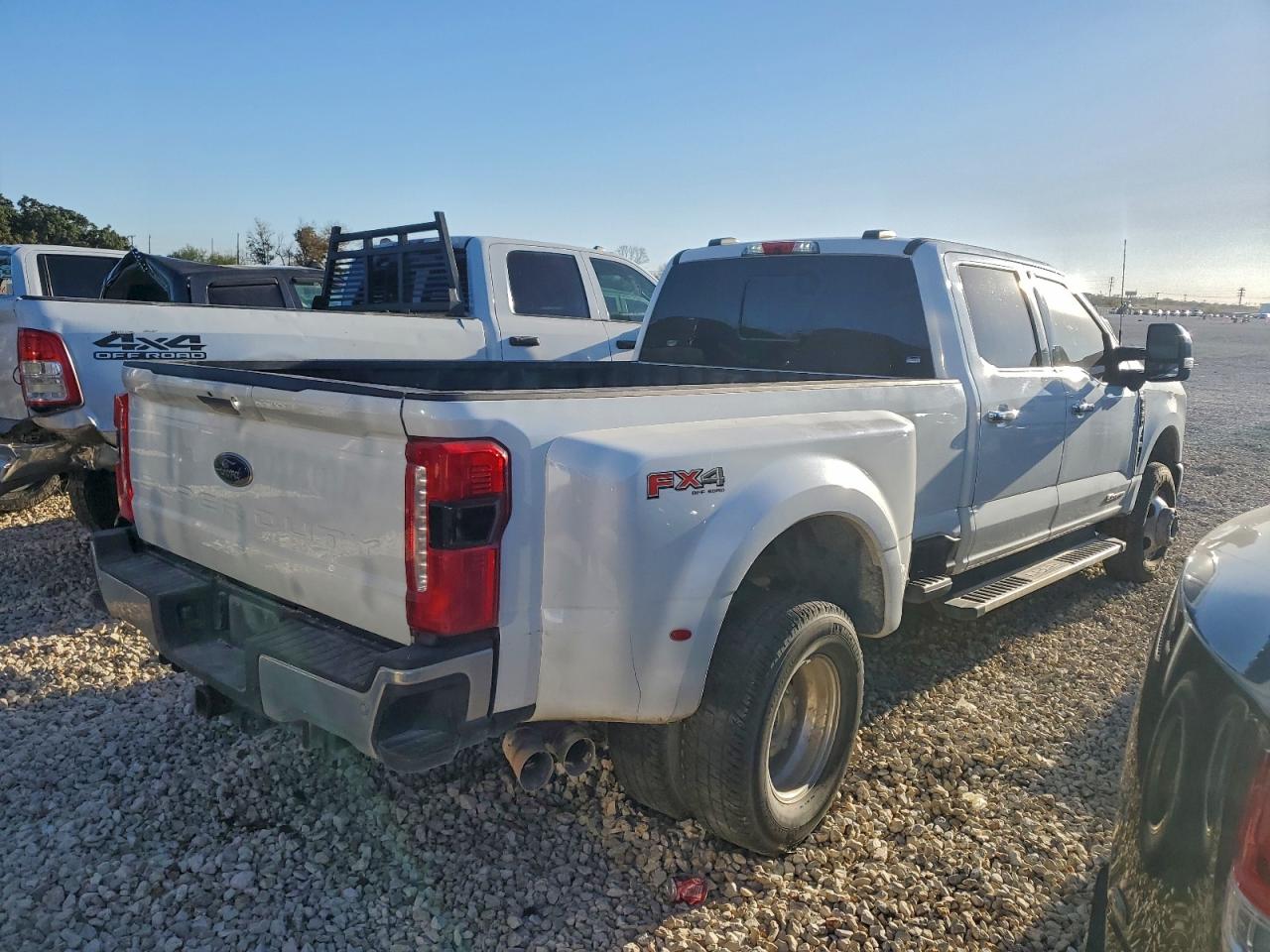 2023 FORD F350 SUPER DUTY photo 3