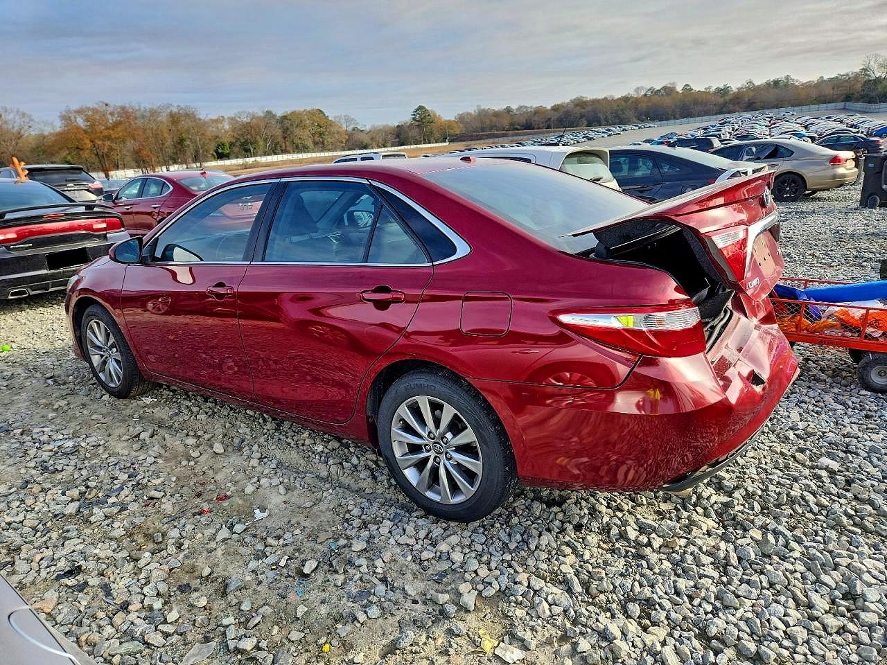2016 TOYOTA CAMRY XSE photo 2