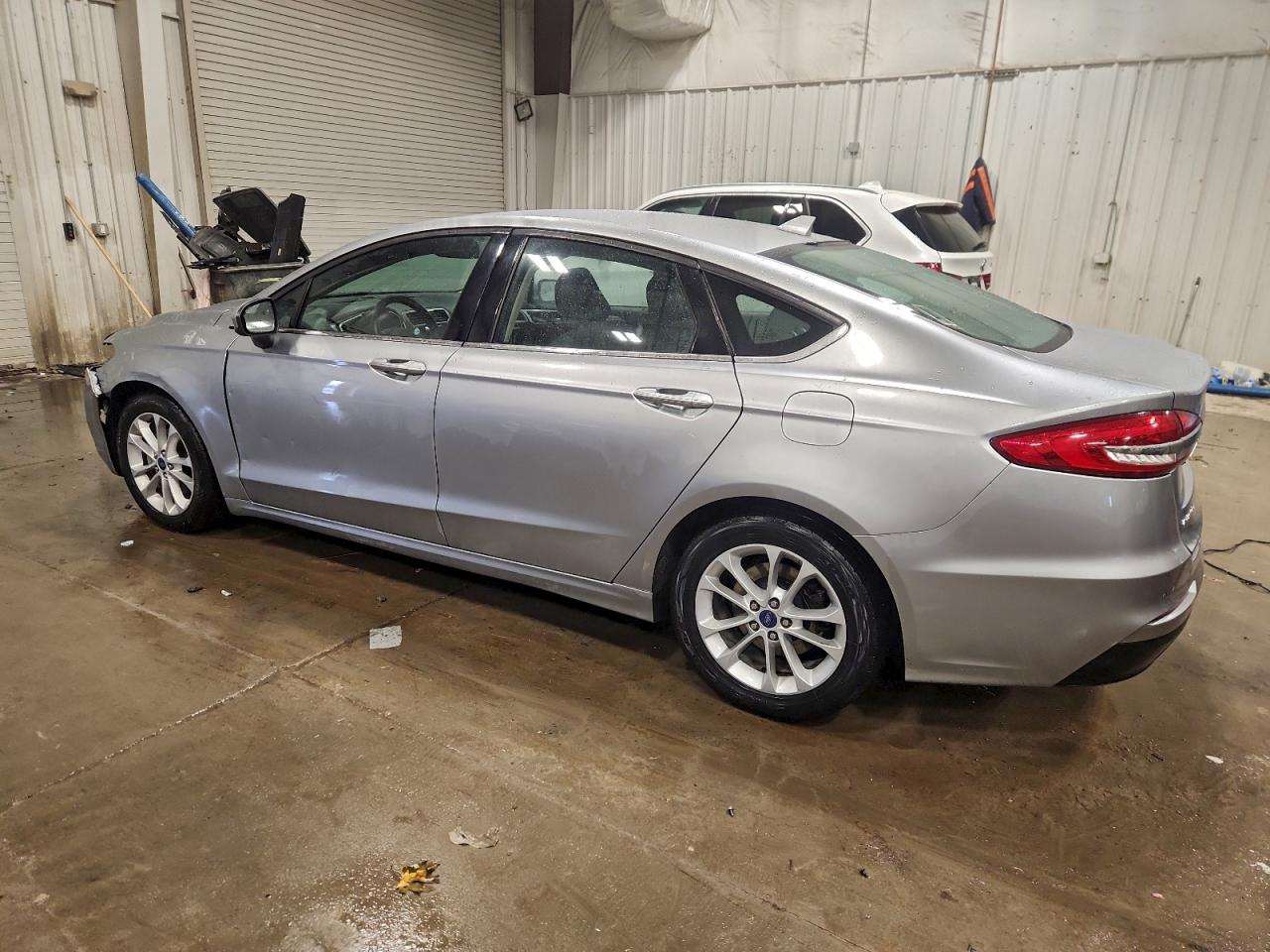 2020 FORD FUSION SE photo 2
