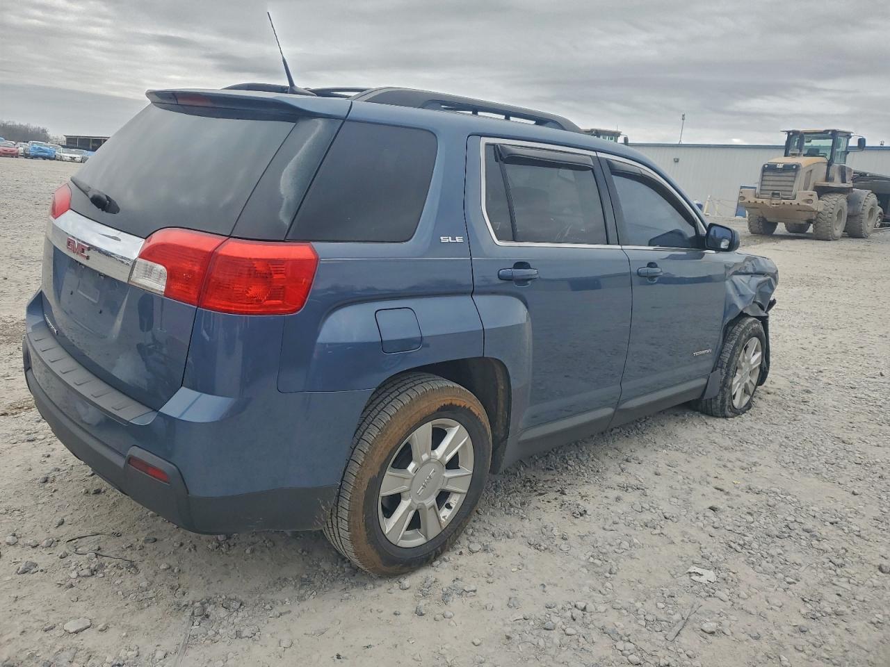 2011 GMC TERRAIN SLE photo 3