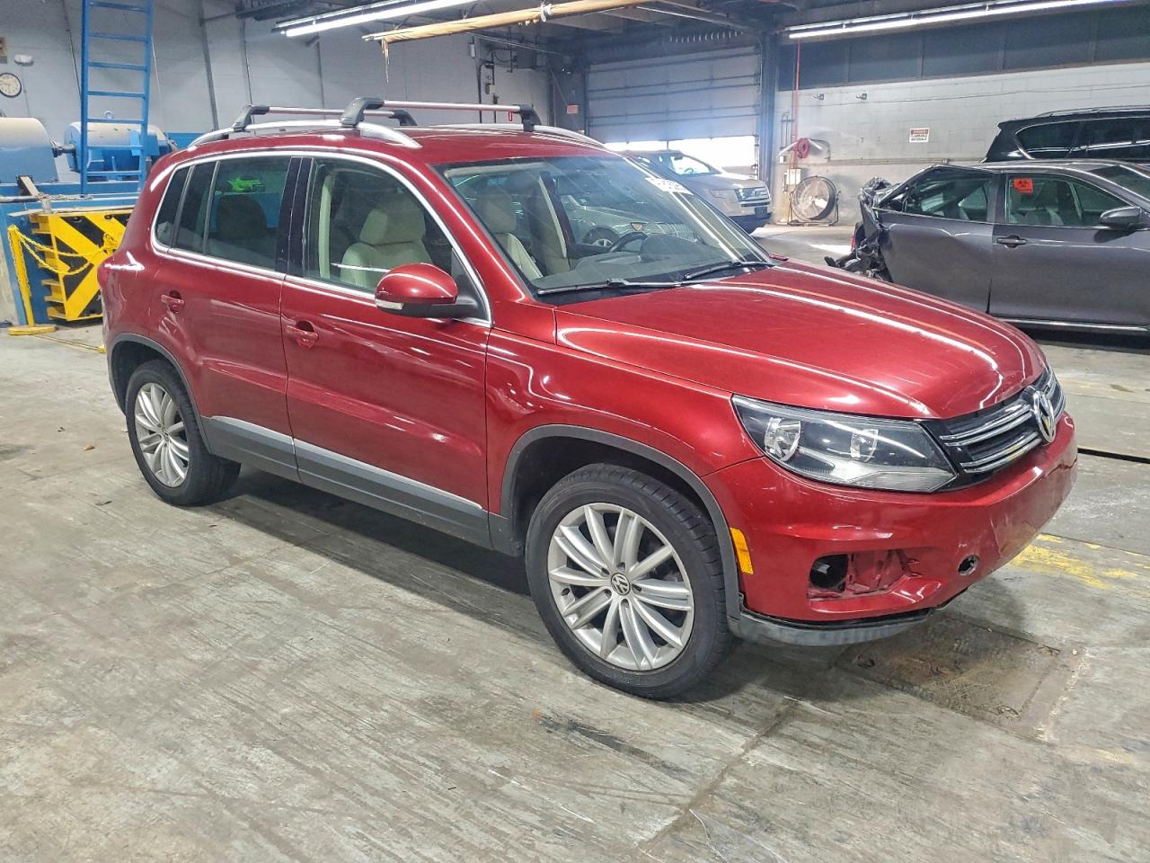 2012 VOLKSWAGEN TIGUAN S photo 4