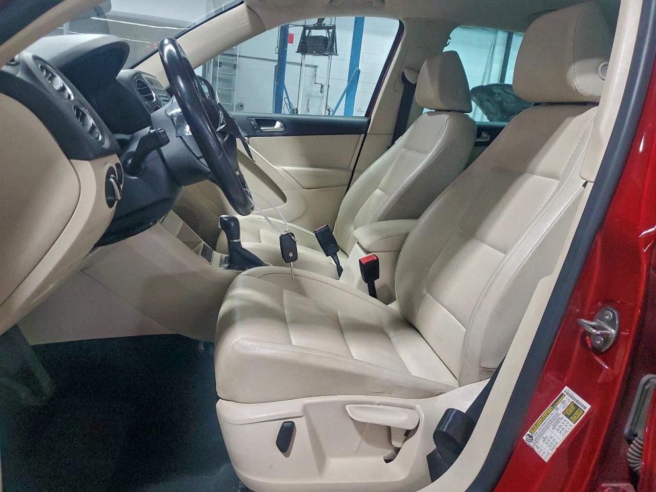 2012 VOLKSWAGEN TIGUAN S photo 7
