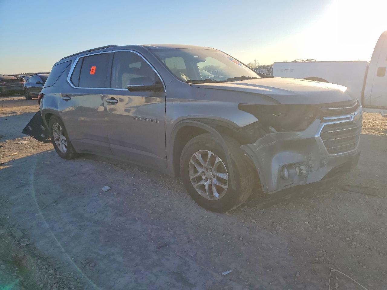 2019 CHEVROLET TRAVERSE LT photo 4