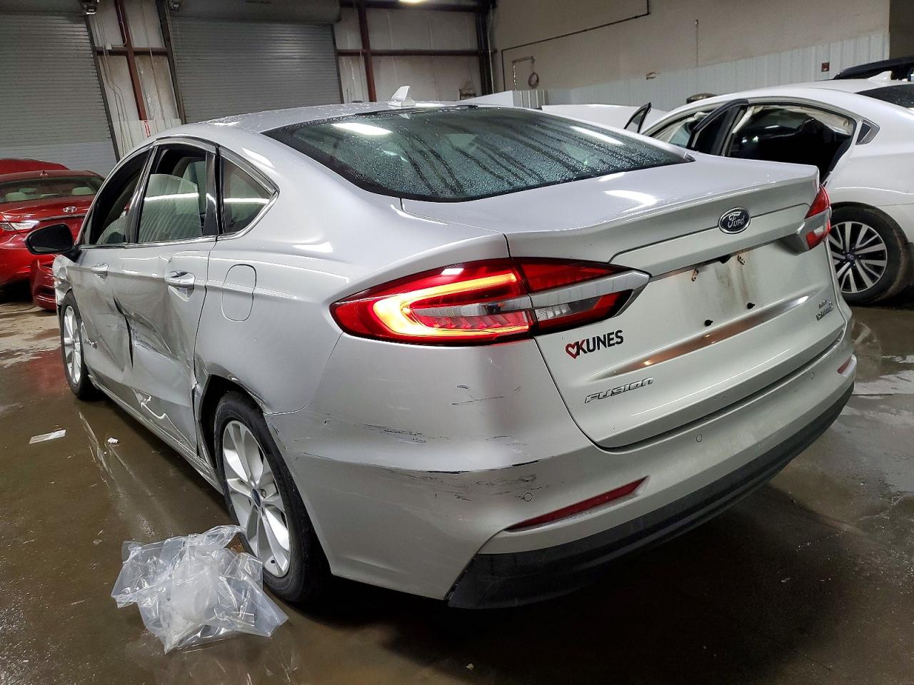 2019 FORD FUSION SE photo 2