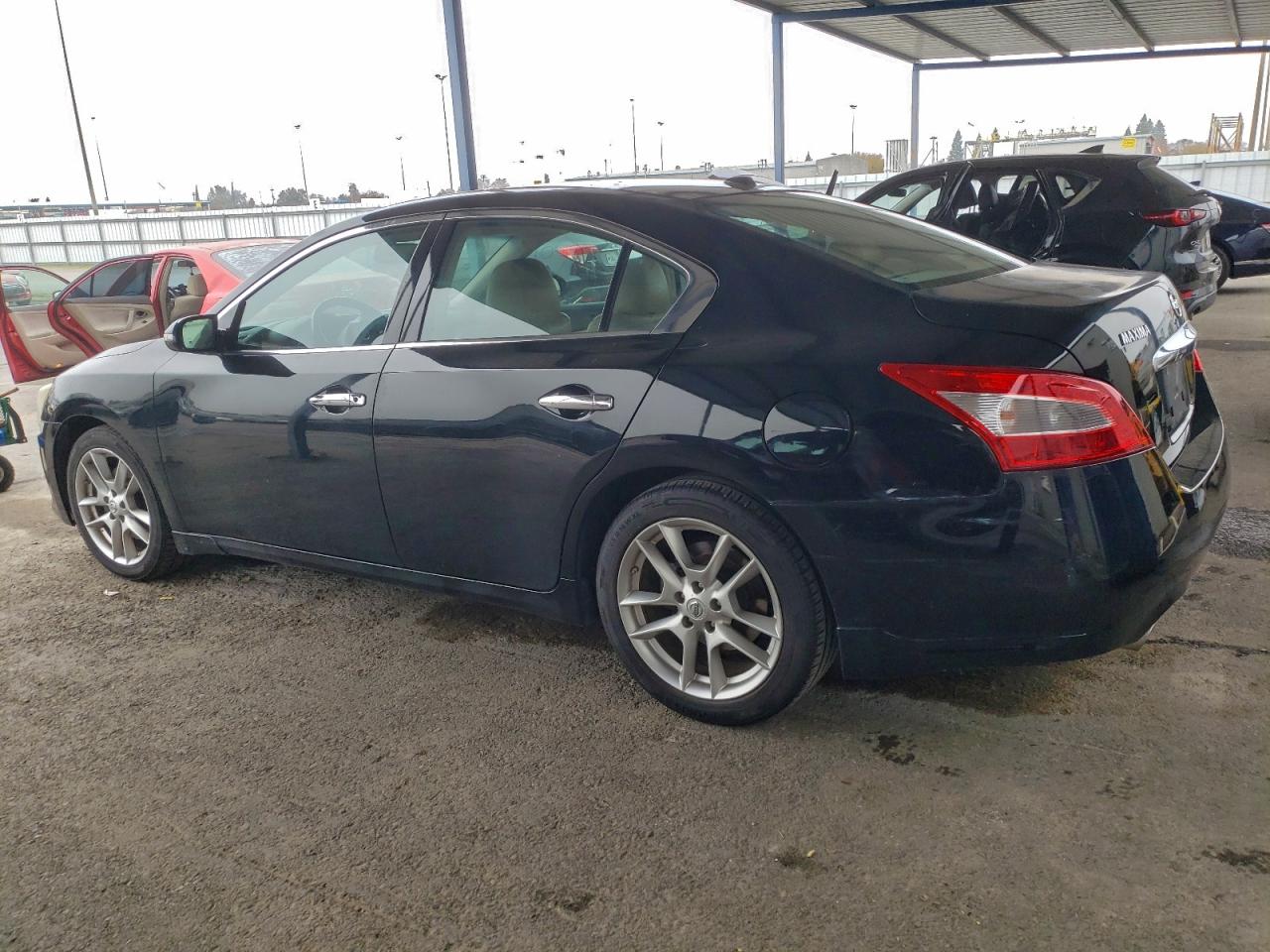 2011 NISSAN MAXIMA S photo 2