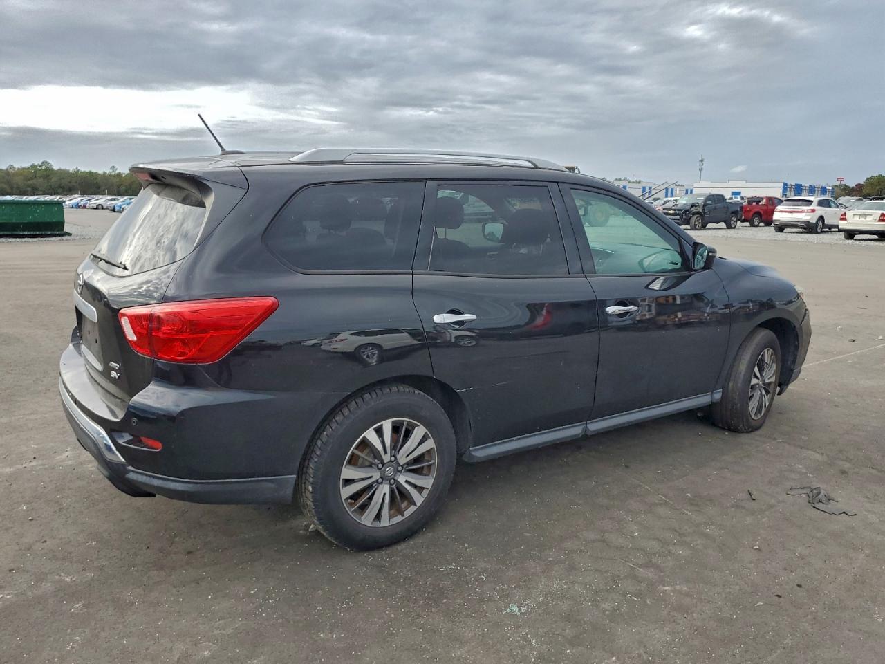 2017 NISSAN PATHFINDER S photo 3