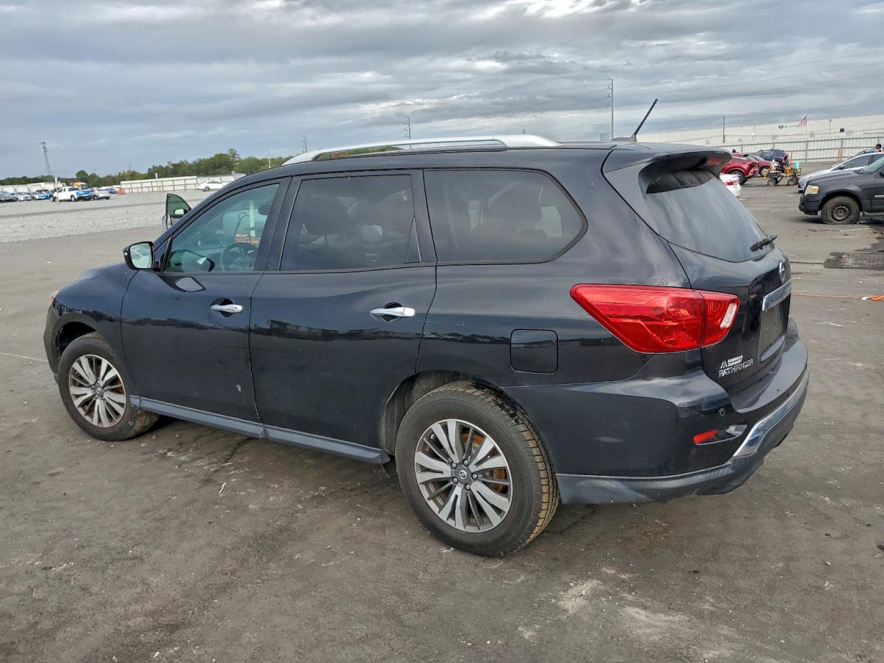 2017 NISSAN PATHFINDER S photo 2