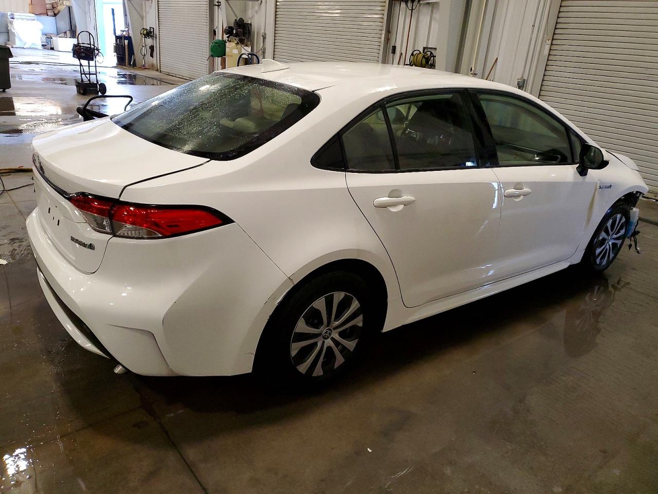 2021 TOYOTA COROLLA LE photo 3