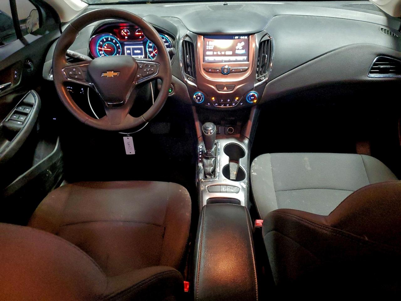 2017 CHEVROLET CRUZE LT photo 8