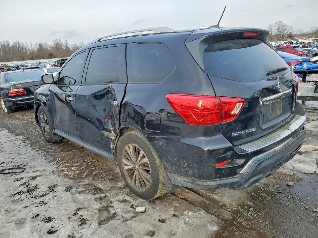 2017 NISSAN PATHFINDER SL photo 2