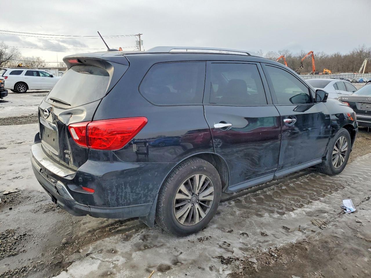 2017 NISSAN PATHFINDER SL photo 3