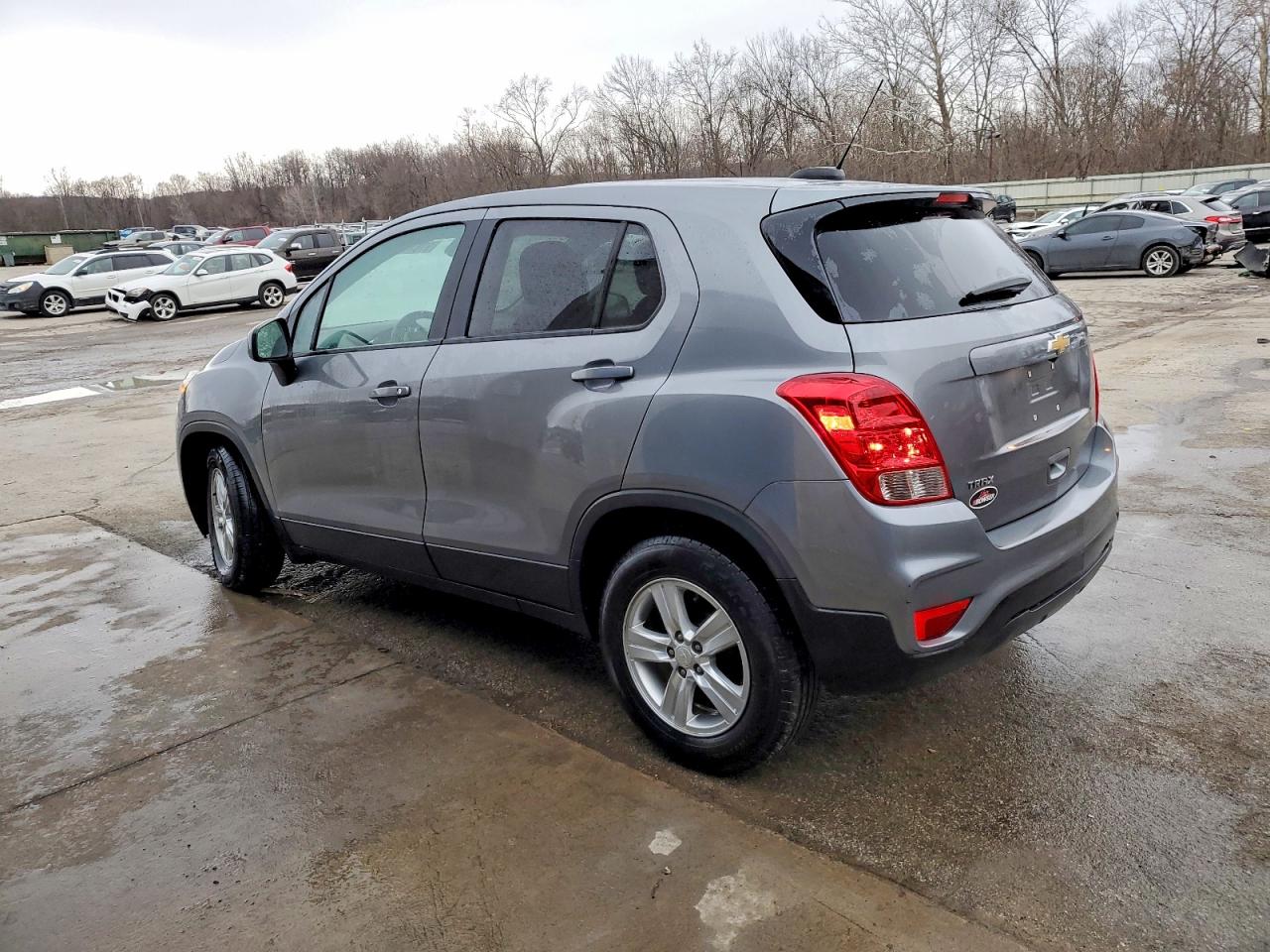 2020 CHEVROLET TRAX LS photo 2