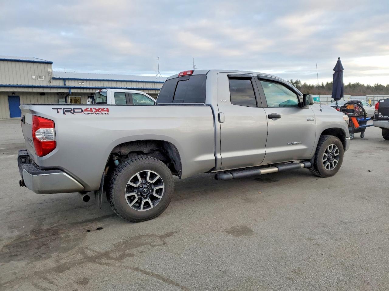 2018 TOYOTA TUNDRA DOUBLE CAB SR photo 3