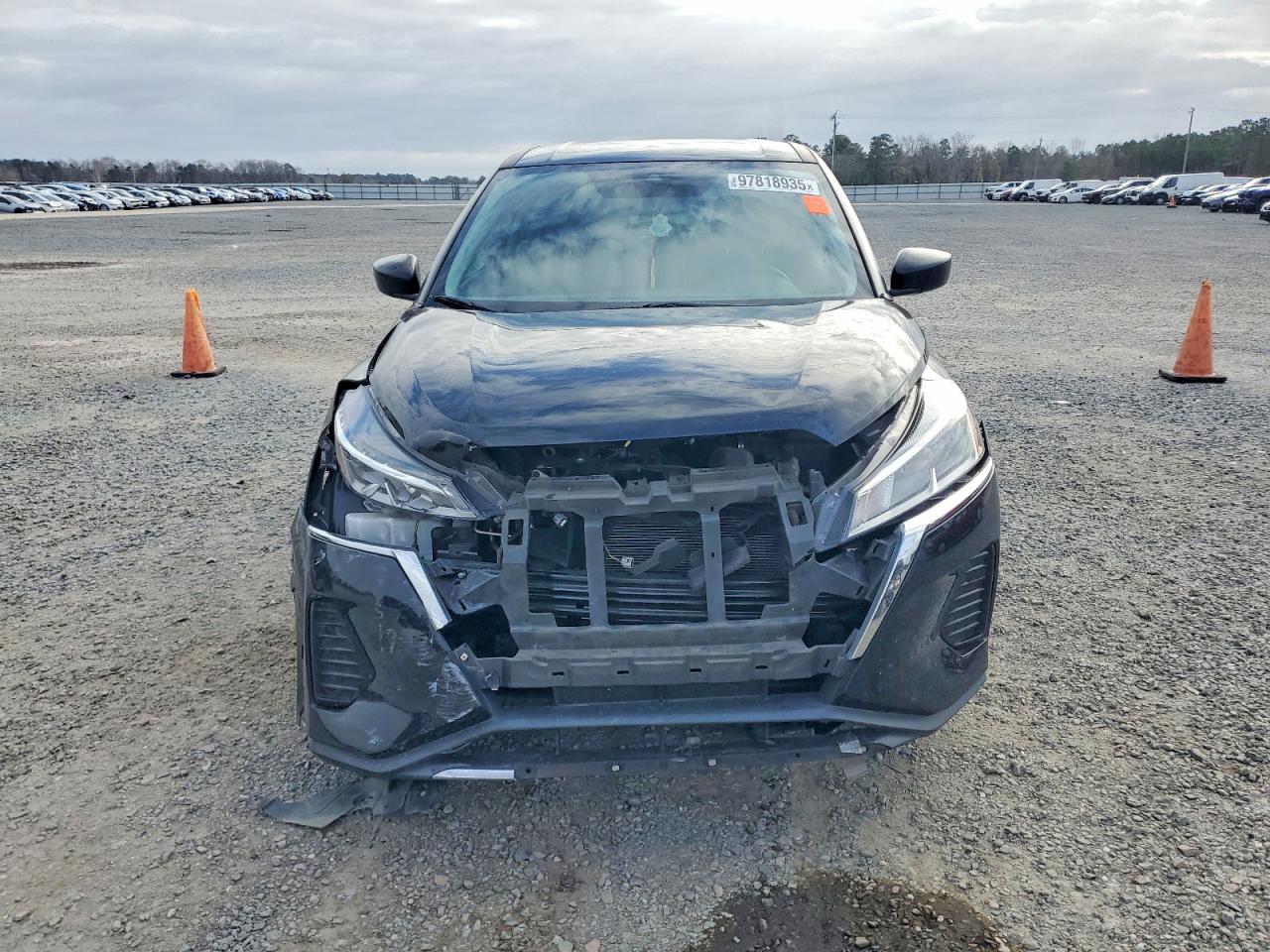 2023 NISSAN KICKS S photo 5