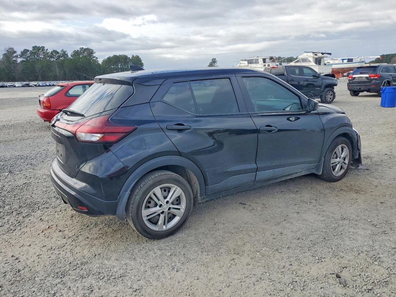 2023 NISSAN KICKS S photo 3