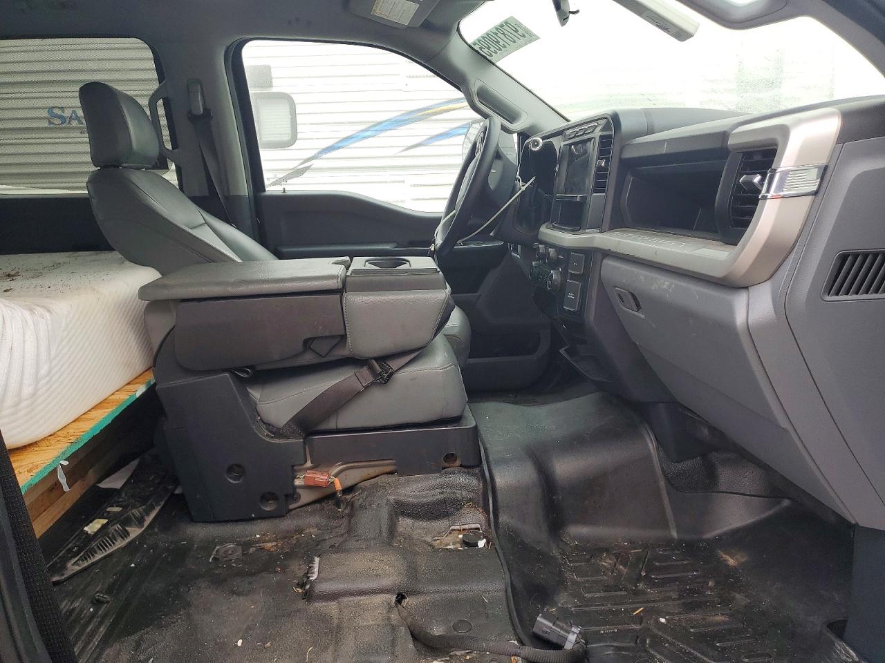 2024 FORD F550 SUPER DUTY TRUCK CAB AND CHASSIS photo 9