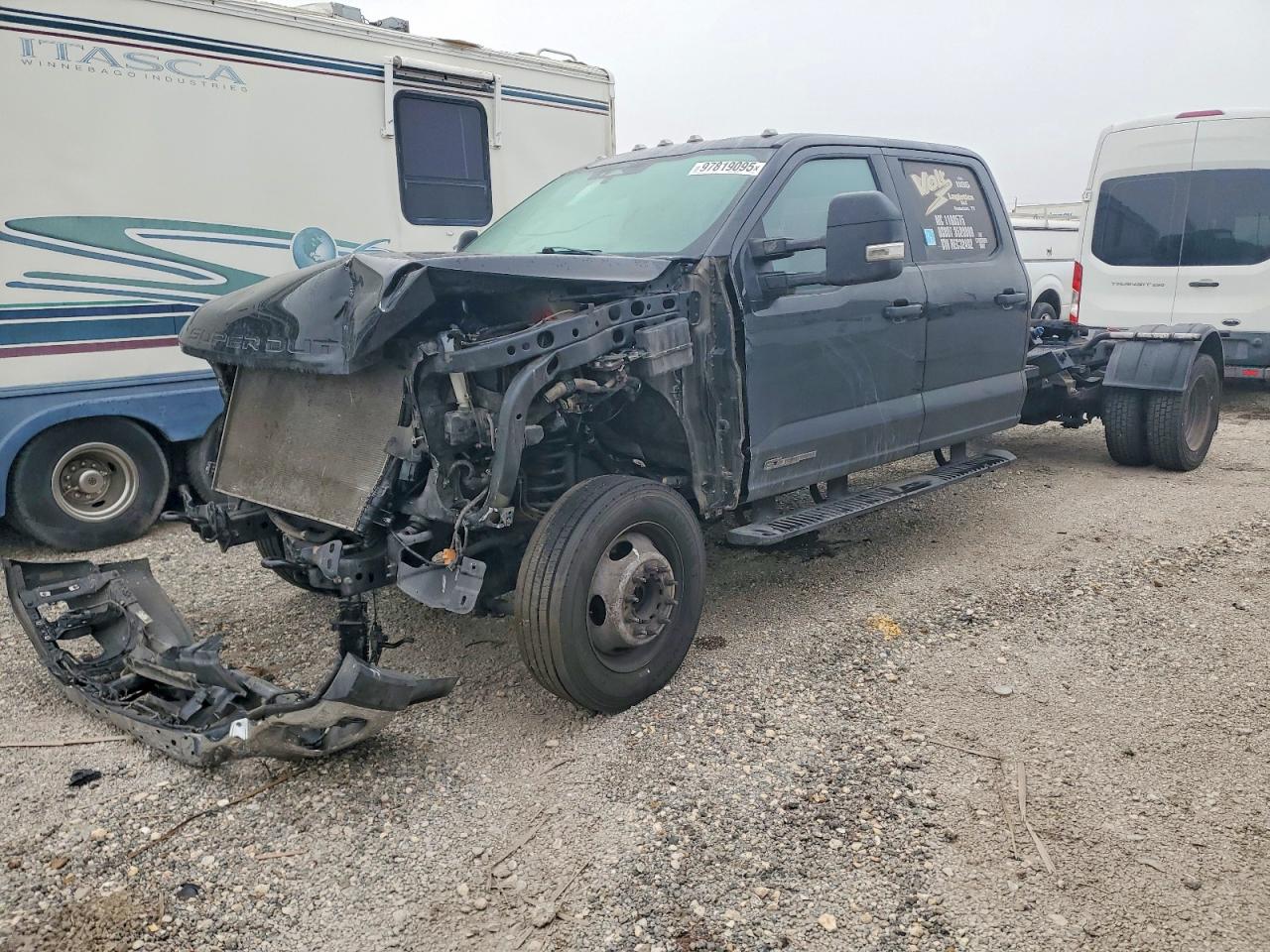2024 FORD F550 SUPER DUTY TRUCK CAB AND CHASSIS photo 3