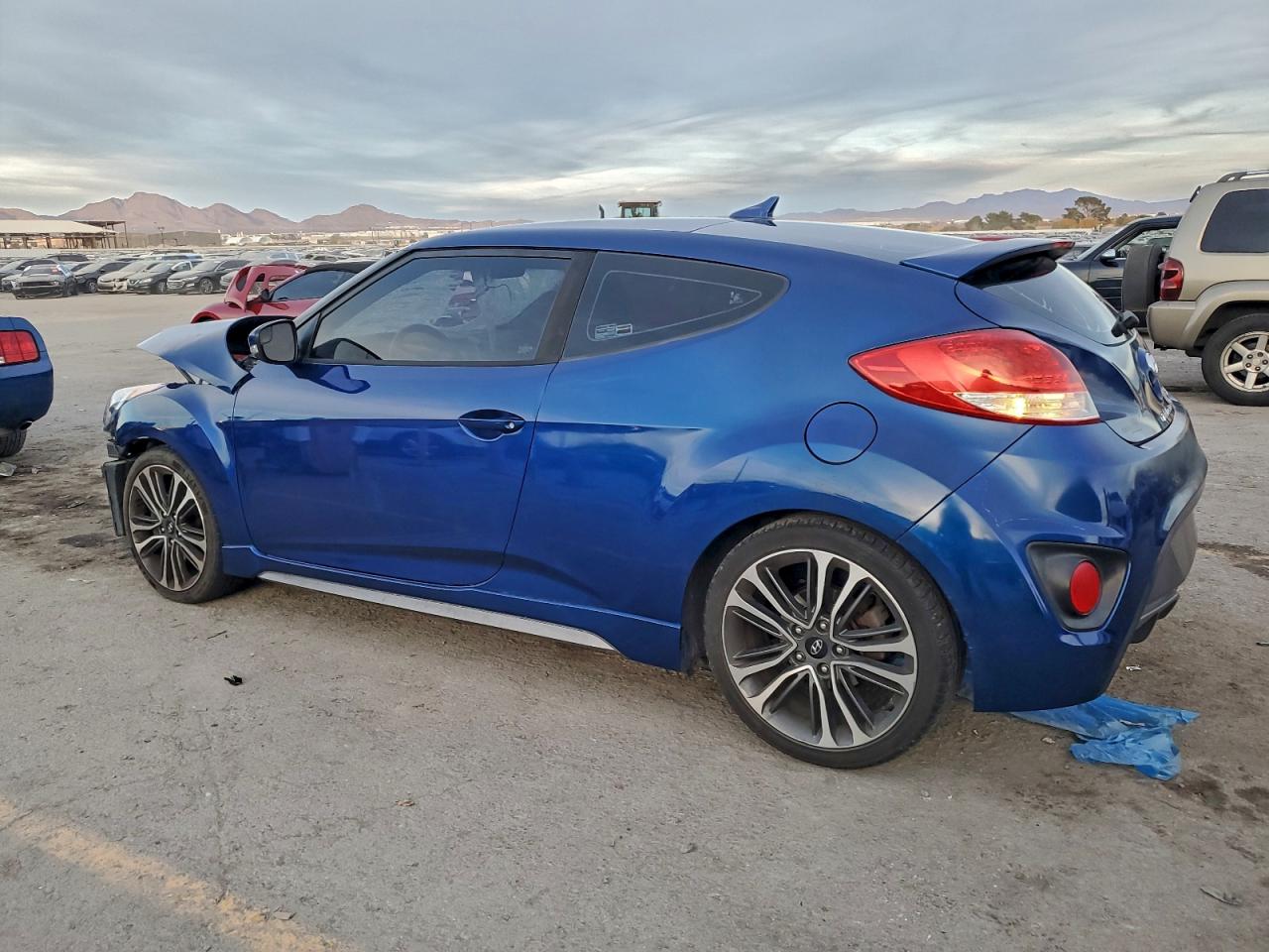 2016 HYUNDAI VELOSTER TURBO photo 2