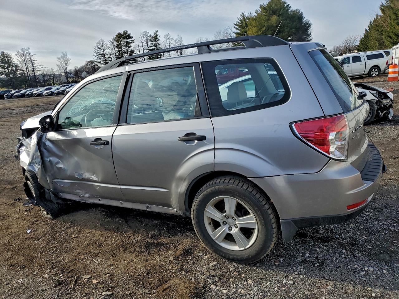 2010 SUBARU FORESTER XS photo 2