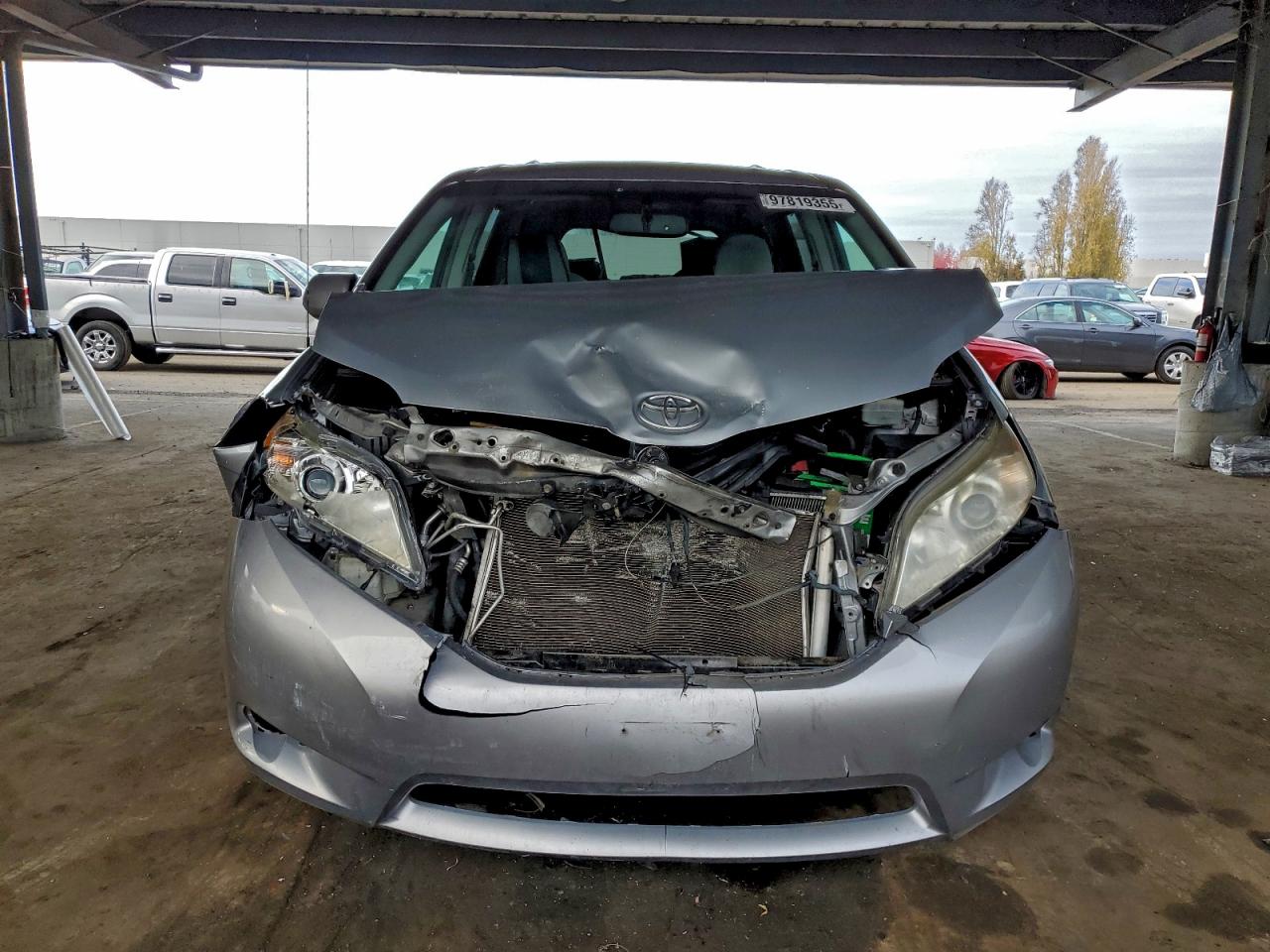 2014 TOYOTA SIENNA photo 9
