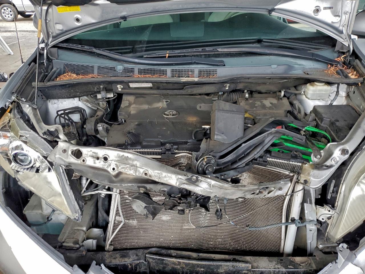 2014 TOYOTA SIENNA photo 23