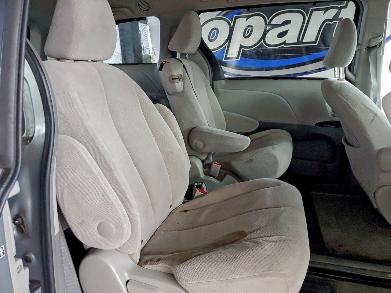2014 TOYOTA SIENNA photo 21
