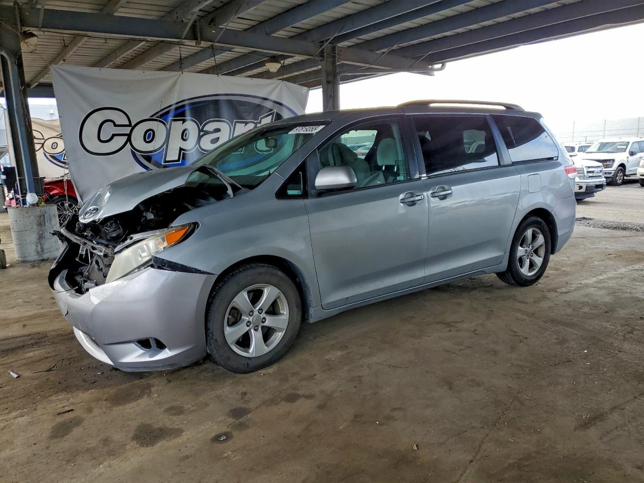 2014 TOYOTA SIENNA
